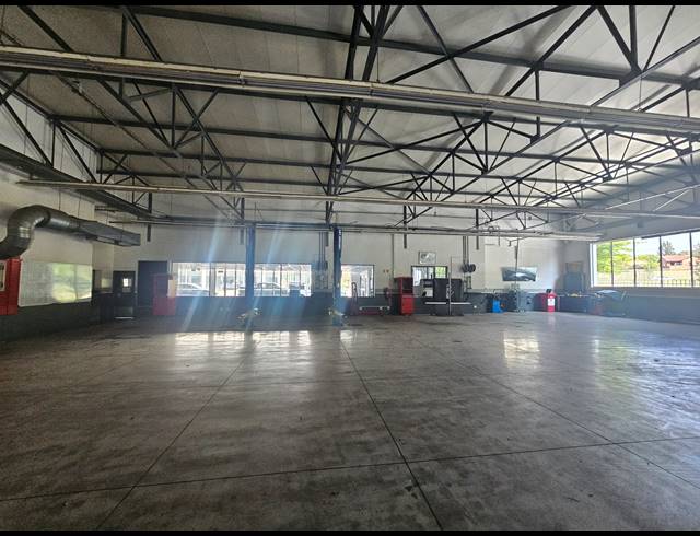 4,695M² SHOWROOM TO LET IN BRUMA